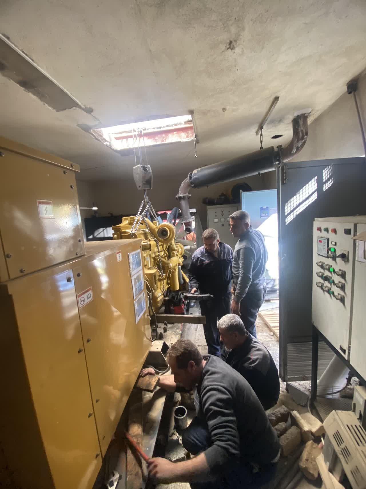 قرار گرفتن دیزل ژنراتور پشتیبان 350کاوا در مدار دیزل ژنراتور اصلی بیمارستان امام سجاد(ع) شهریار